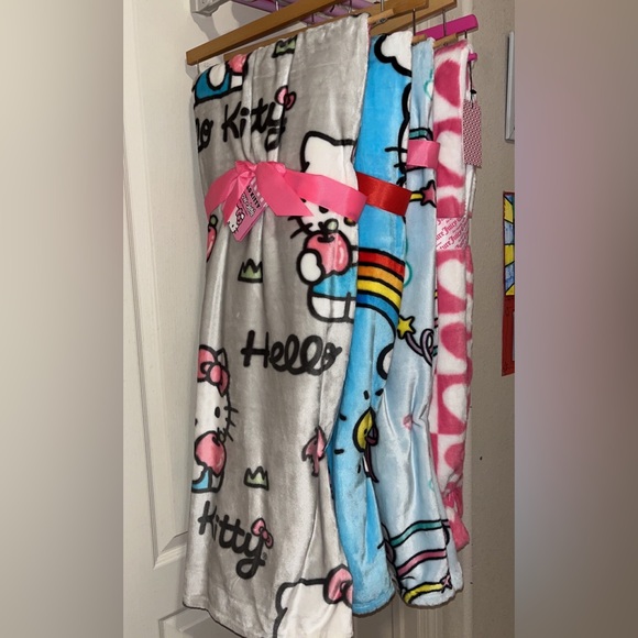 Hello Kitty throw blanket - Picture 2 of 3